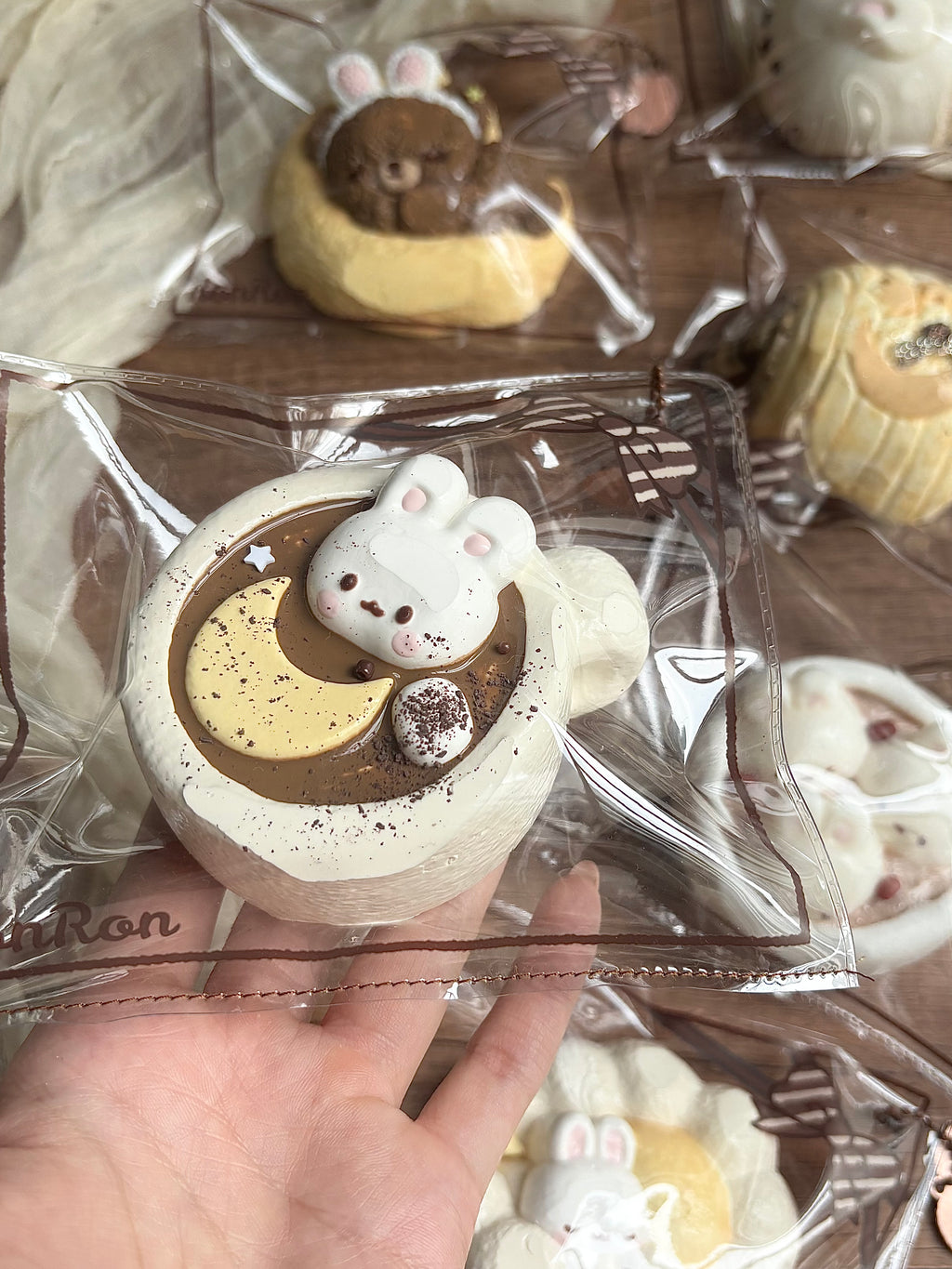 【Moonlit Chase 6 Desain Lengkap】Mainan Squishy Lembut Blind Box, Bahan Silikon, Mainan Slow-Rising untuk Menghilangkan Stres